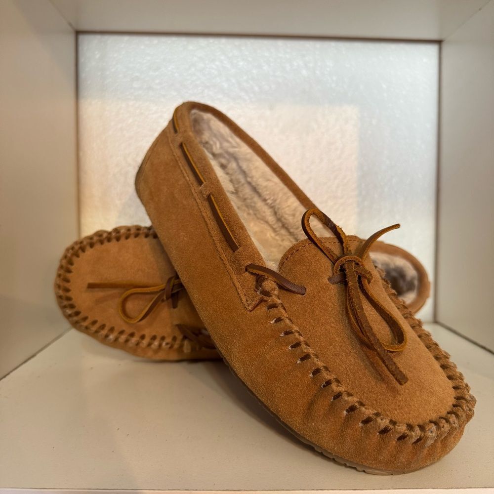 Minnetonka Shearling Suede Moccasins Size 10 Cozy Cabincore Loungewear Winter